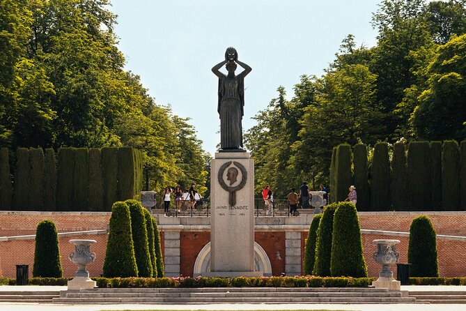 Madrid Prado Museum PRIVATE TOUR with Ticket & Guide Included - Meeting at the Monument to Goya and Getting Your Bearings
