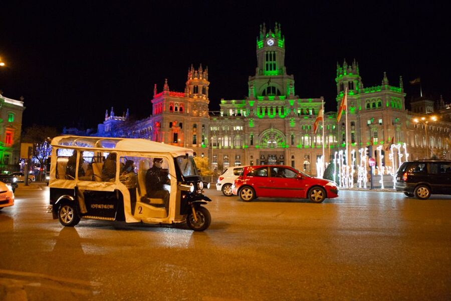 Madrid: Private Christmas Lights Tour by Eco Tuk-Tuk - Key things to know before you go