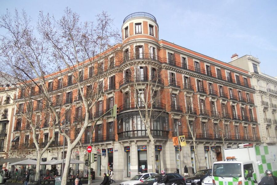 Madrid: Private Custom City Tour with Driver and Guide - Cibeles Fountain and Alcalá Gate: big-photo landmarks and modern-day meaning