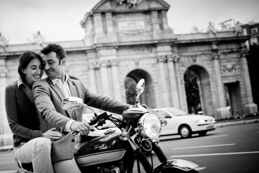 Madrid: Private Photo Shoot and Professional Images - Picking Your Madrid Backdrop: Prado Area, Barrio de las Letras, La Latina, and Retiro