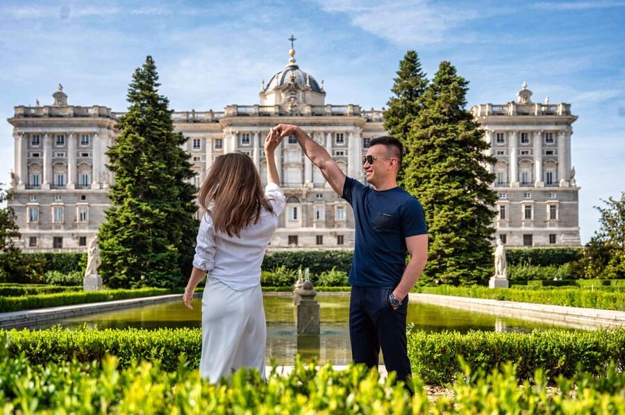 Madrid: Private Photoshoot with a Professional Photographer - Price and value: is $235 for up to 4 actually fair?