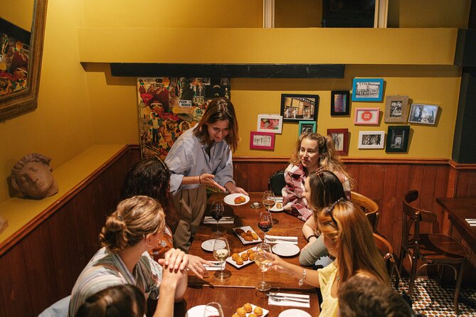 Madrid: Private Tapas & Wine Food Walking Tour in La Latina - Meeting in La Latina: Plaza de los Carros and the 5:00 pm start