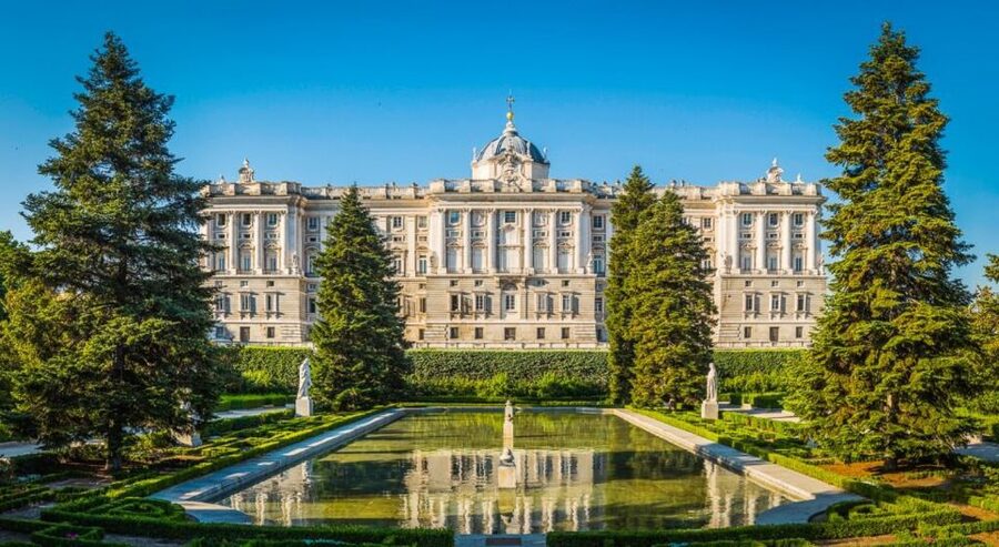 Madrid Private tour: Royal Palace & Cathedral & Old city - Entering the Royal Palace with skip-the-line tickets