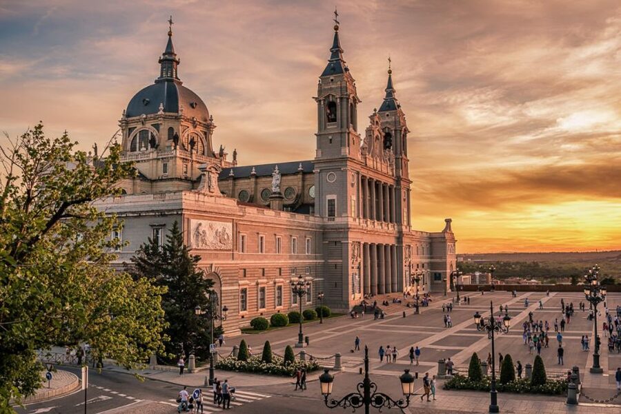 Madrid Private tour: Royal Palace & Cathedral & Old city - Palacio Real rooms you actually care about