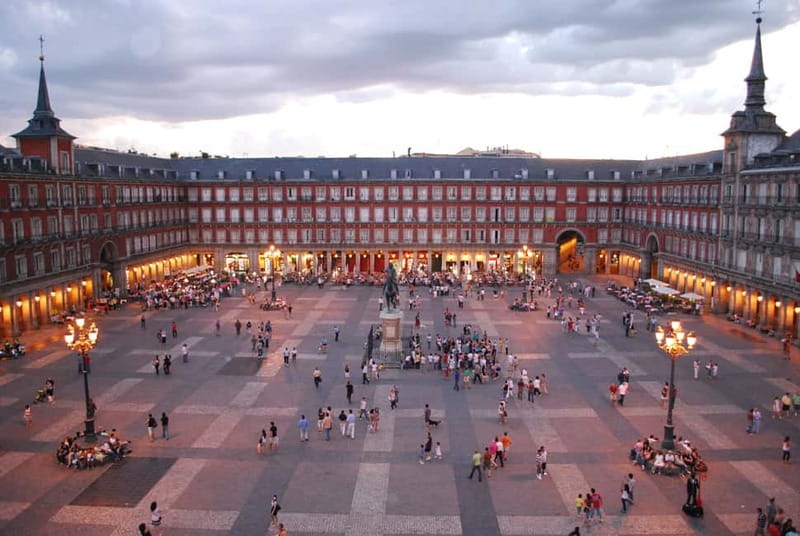 Madrid: Private Walking Tour - Rain or Shine Walking Tips (So You Enjoy It Anyway)