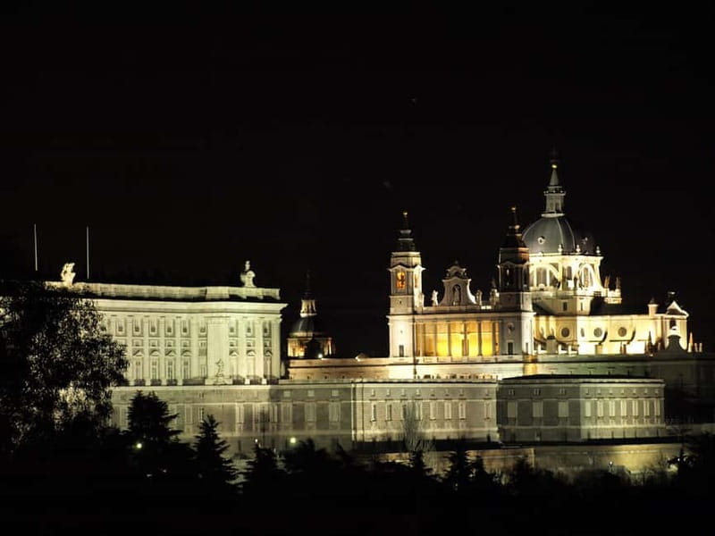 Madrid: Private Walking Tour - Plaza Mayor and Plaza de la Villa: Squares You Can Read