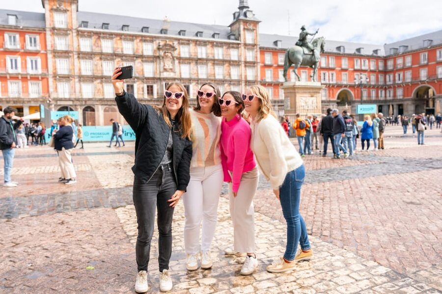 Madrid: Professional photoshoot at The Royal Palace - Key Highlights You’ll Care About
