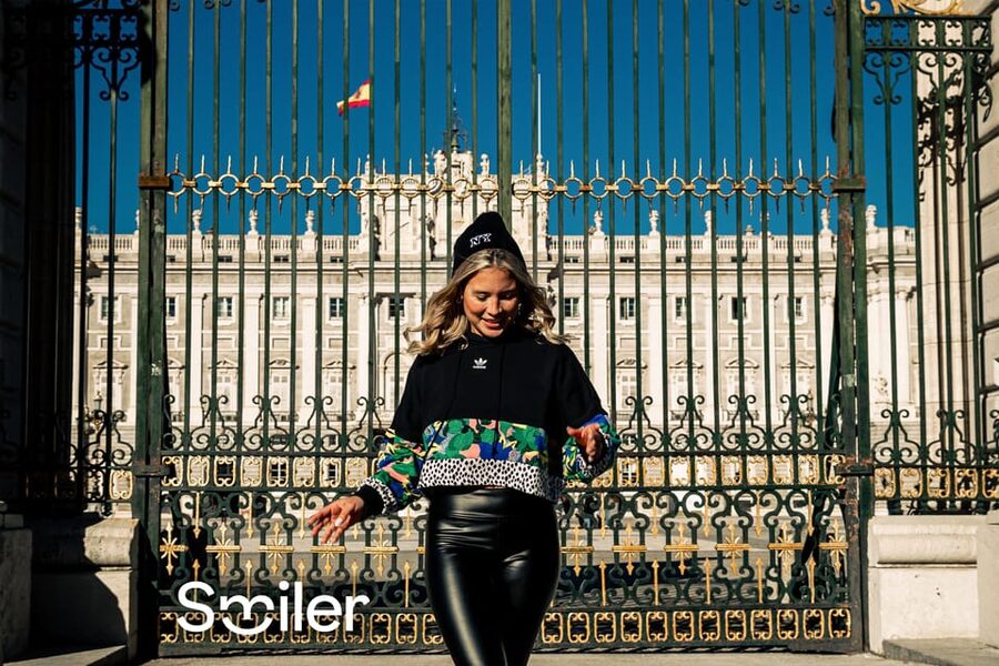 Madrid: Professional photoshoot at The Royal Palace - Meeting at Monument to Felipe IV: Your Clear Starting Anchor