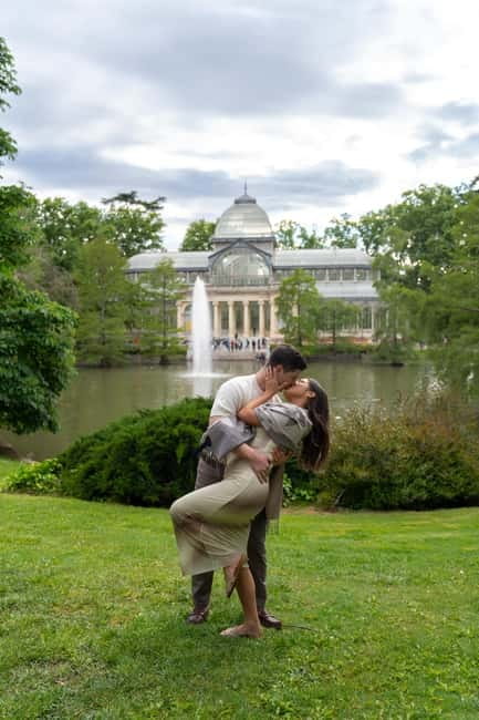 Madrid: Professional photoshoot in the Retiro park - Key points before you book