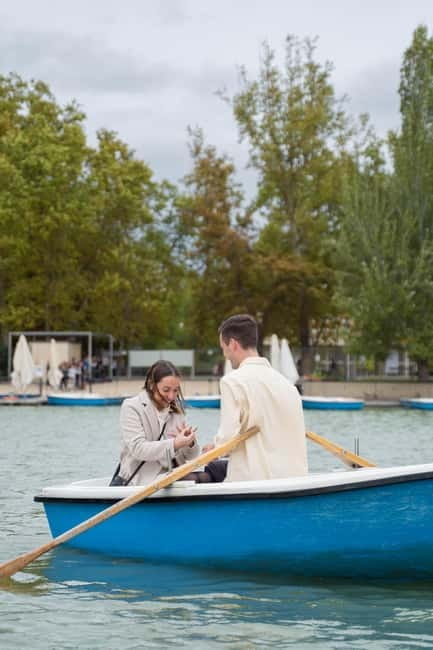 Madrid: Professional photoshoot in the Retiro park - A 30-minute Retiro Park shoot that feels personal