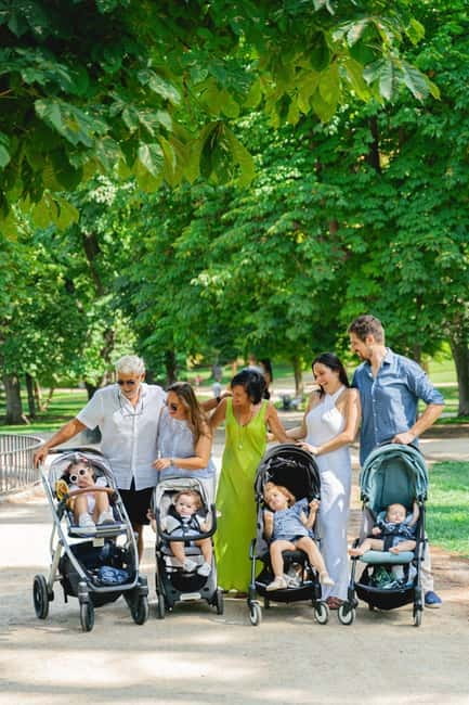 Madrid: Professional photoshoot in the Retiro park - Karen-style coaching: poses that don’t feel forced