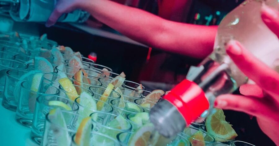 Madrid: PUBCRAWL Ruta de Bares y Fiesta por Madrid - Planet Club: When the Route Starts Getting Loud