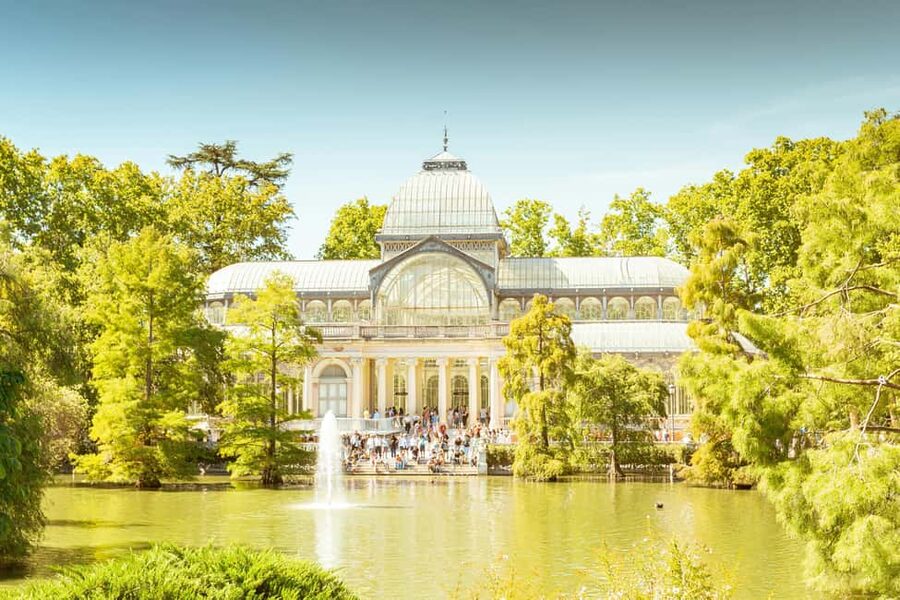 Madrid: Retiro Park Deluxe Tour with Hidden Stories - Why El Retiro Works Better With Stories (Not Just Sightseeing)