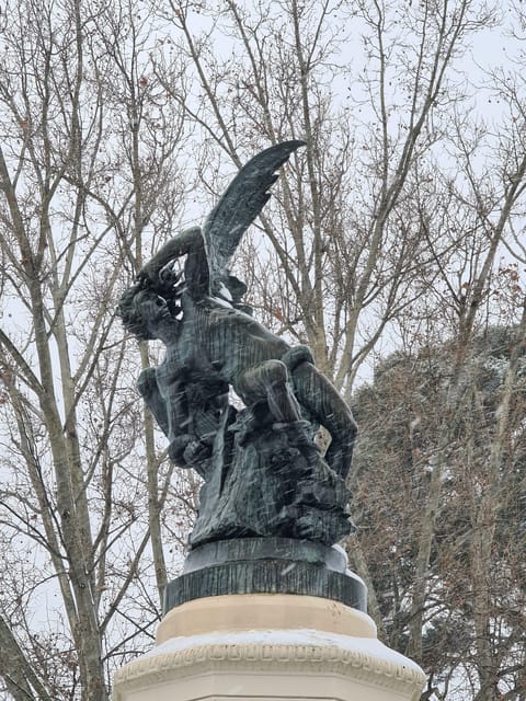 Madrid: Retiro Park Guided Tour with a Photographer - Viewpoint photo stops: where your photos stop looking random