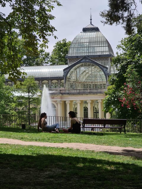 Madrid: Retiro Park Guided Tour with a Photographer - Secret photo stops with guided shooting time