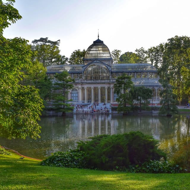 Madrid: Retiro Park Guided Tour with a Photographer - Wildlife viewing and fountain-side variety