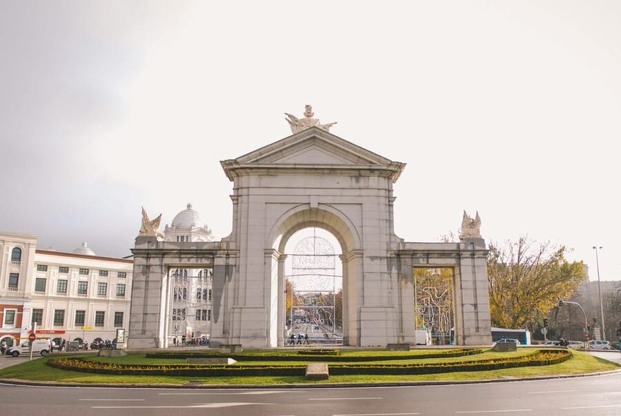 Madrid Retro Tour 120 min, old town, modern Madrid + surprise destination - Modern Madrid highlights: Atocha, Prado area, Retiro, and the big civic symbols