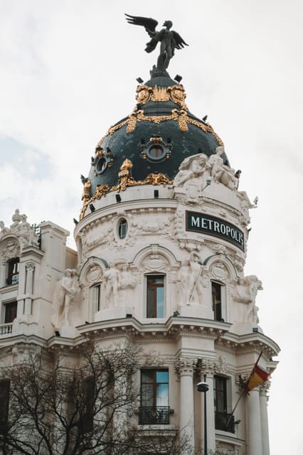 Madrid Retro Tour 120 min, old town, modern Madrid + surprise destination - The 2-hour timing: what fits and what to plan for