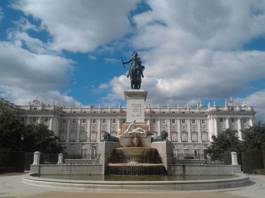 Madrid: Royal Palace and Almudena Cathedral Small-Group Tour - Why this Royal Palace + Almudena combo works in just 2.5 hours
