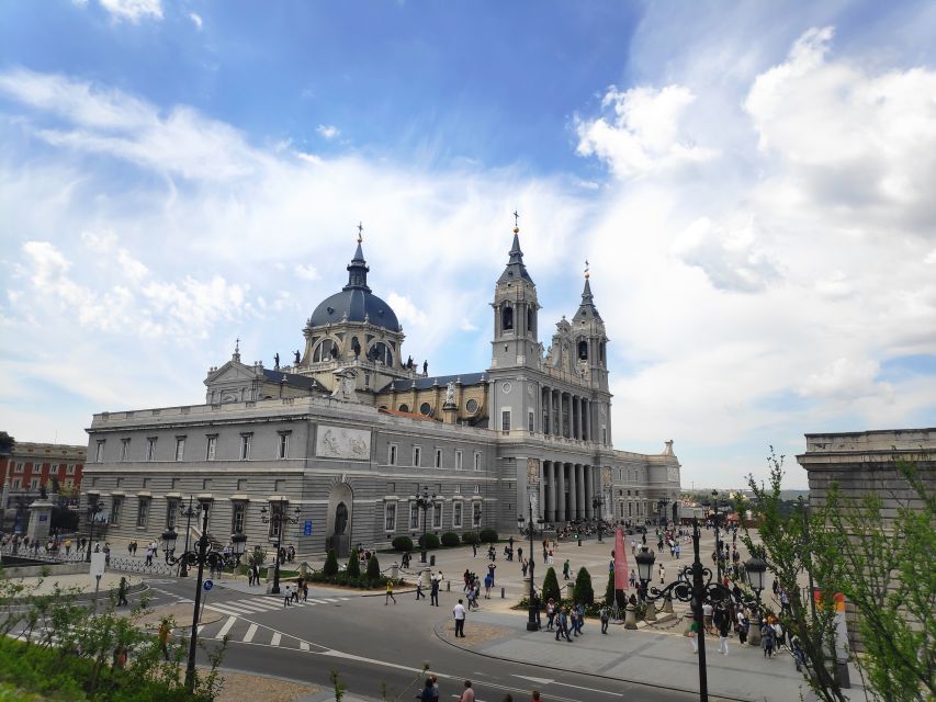 Madrid: Royal Palace and Almudena Cathedral Small-Group Tour - Starting at Ópera: quick orientation before you even reach the Cathedral