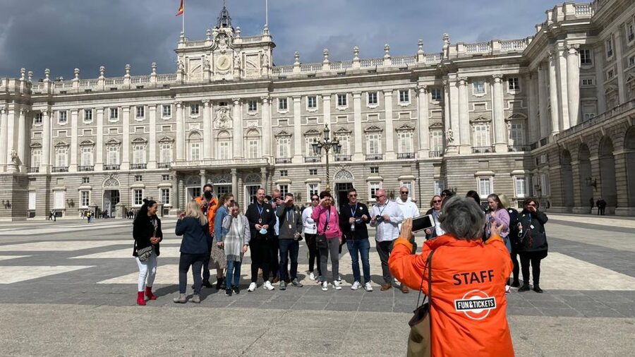 Madrid: Royal Palace Entry Ticket and Small Group Tour - Key things you’ll notice right away