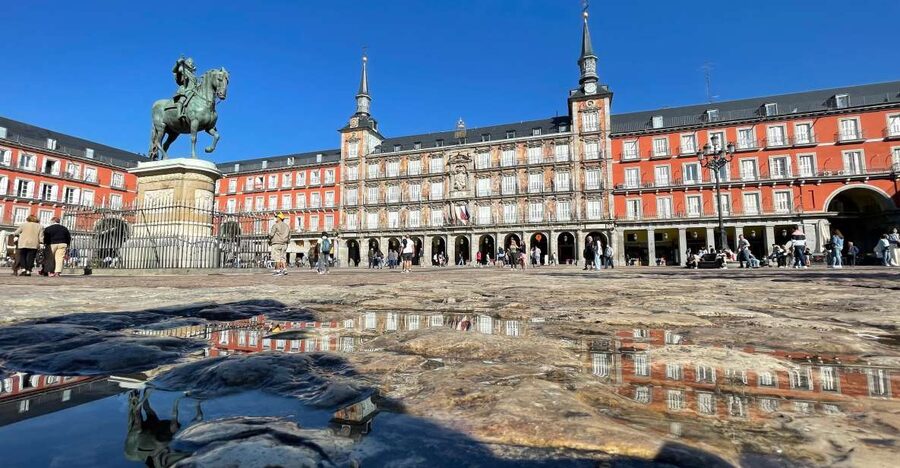 Madrid: Royal Palace Entry Ticket and Small Group Tour - Meeting at Fun and Tickets (Mayor 43) and the 30-Minute Walk Setup