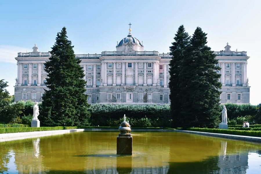 Madrid: Royal Palace Entry with Audio Guide - Entering the palace: how to use the audio guide effectively