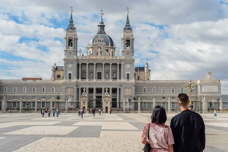 Madrid: Royal Palace Expert Guided Tour with Skip-the-Line - Entering at Opera and the Plaza de Oriente warm-up