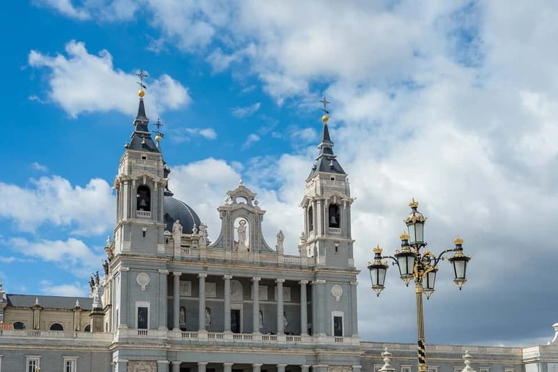 Madrid: Royal Palace Expert Guided Tour with Skip-the-Line - Duration and logistics: how to plan your time in Madrid