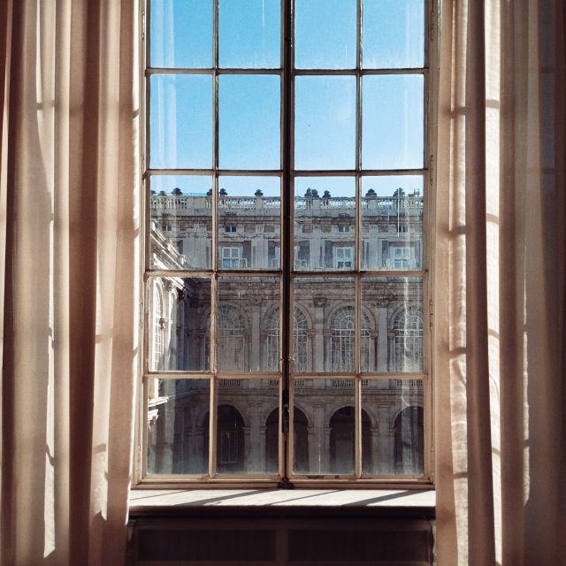 Madrid: Royal Palace Guided Shared Group Tour - Why the Royal Palace works so well with a guided shared group