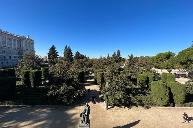 Madrid: Royal Palace Guided Tour with Skip the Line Ticket - Headsets, pacing, and why the guide style matters