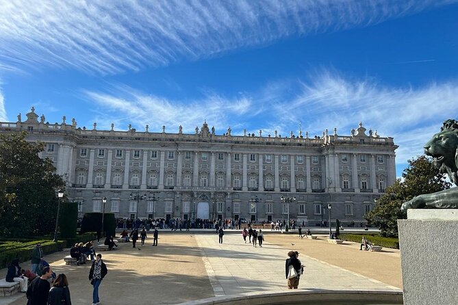 Madrid: Royal Palace Guided Tour with Skip the Line Ticket - Tips to make the palace feel less overwhelming