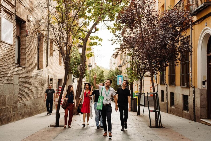 Madrid: Royal Palace, Prado Museum & Historic Center Tour - Prado Museum: Art That Makes Sense When Someone Explains It