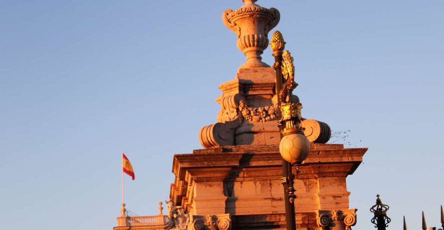 Madrid: Royal Palace Private Tour with Entry Ticket - Skip the line, then get oriented fast