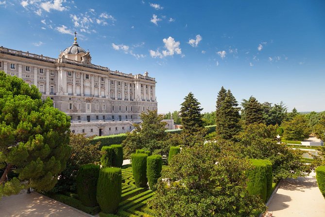 Madrid Royal Palace Private Tour with Skip-the-line Ticket - Stop 1: The Royal Palace of Madrid, where the guide gives you the map