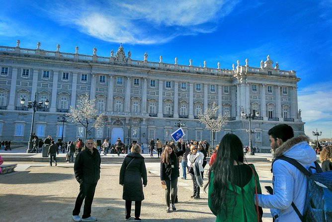 Madrid Royal Palace Private Tour with Skip-the-line Ticket - Meeting at Isabel II and Opera: how to actually find your guide