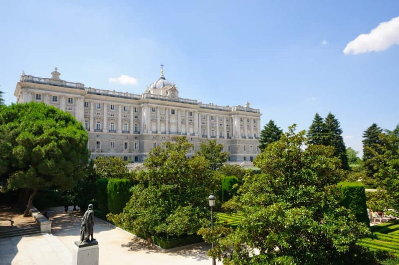 Madrid: Royal Palace Private Tour with Tickets - The palace approach: where the history starts clicking