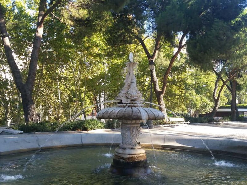 Madrid: Royal Palace Private Tour with Tickets - Guide quality is the real centerpiece (and it shows)