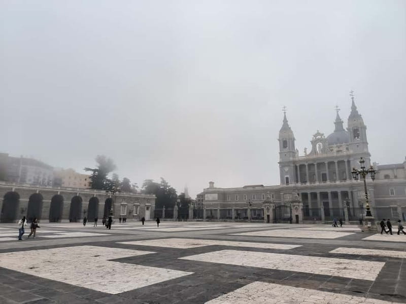Madrid: Royal Palace Private Tour with Tickets - Best for who? (And who might want a different format)