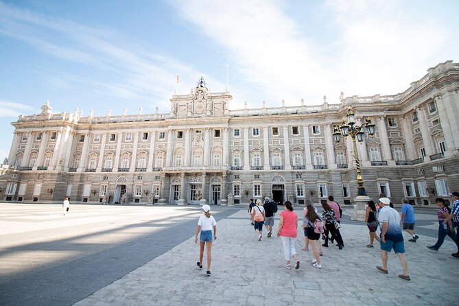 Madrid Royal Palace & Retiro Park Tour with Optional Tapas - El Retiro Park: free, central, and perfect for a guided walk