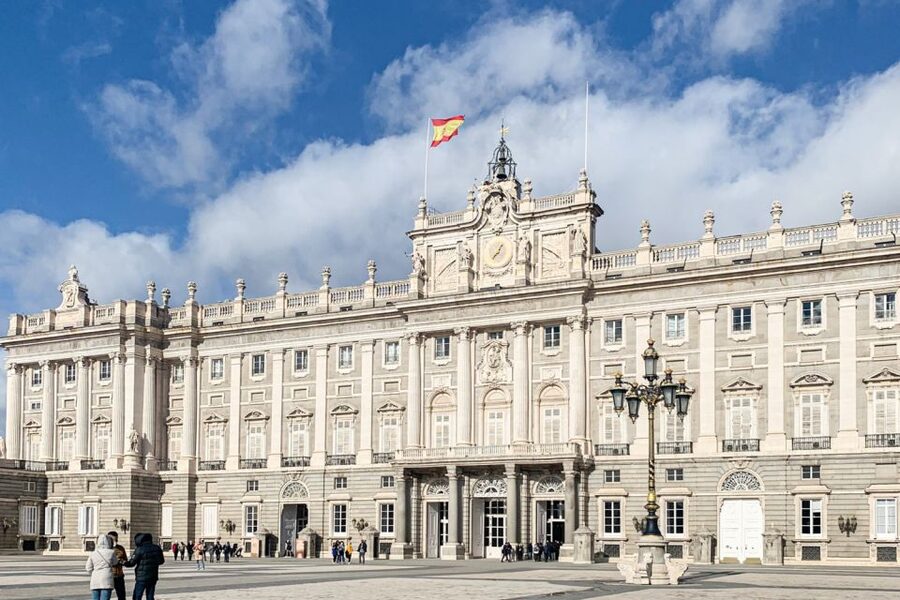 Madrid: Royal Palace Tour, Flamenco Show, & Tapas with Drink - Key Points at a Glance