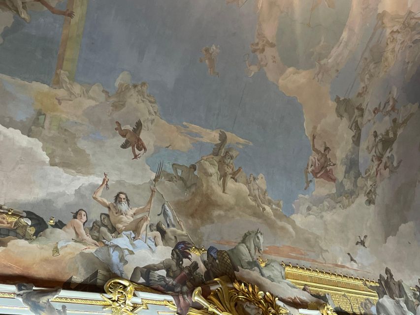 Madrid: Royal Palace tour - semi private or private - The monarchy stories: palace life plus Spanish history in one thread