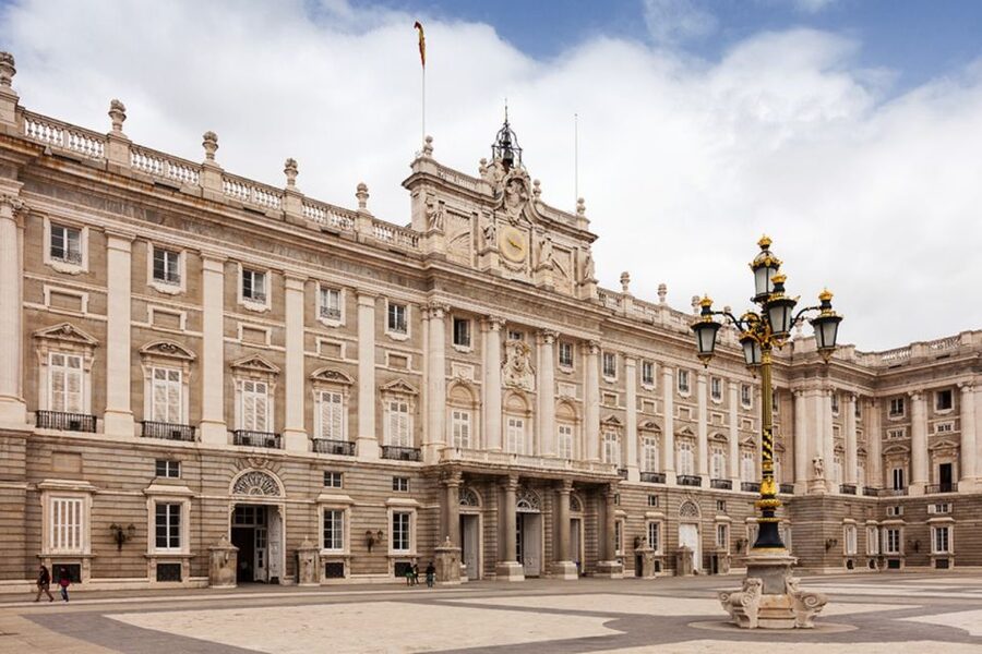 Madrid: Royal Palace VIP Tour with Skip-the-Line Ticket - Entering the Palace: What the Express Entry Feels Like