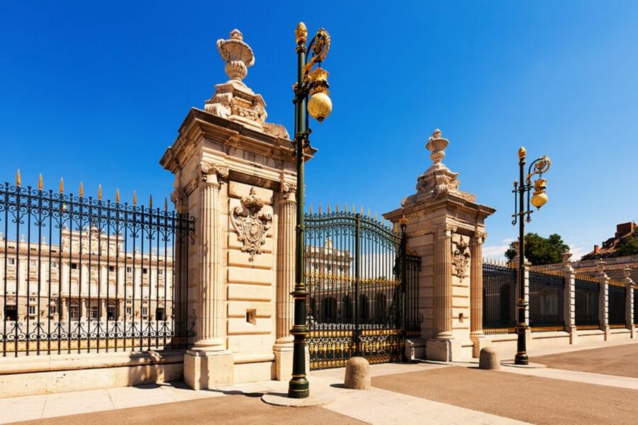 Madrid: Royal Palace VIP Tour with Skip-the-Line Ticket - Rooftop Terrace Views Over Madrid (Why the Timing Helps)