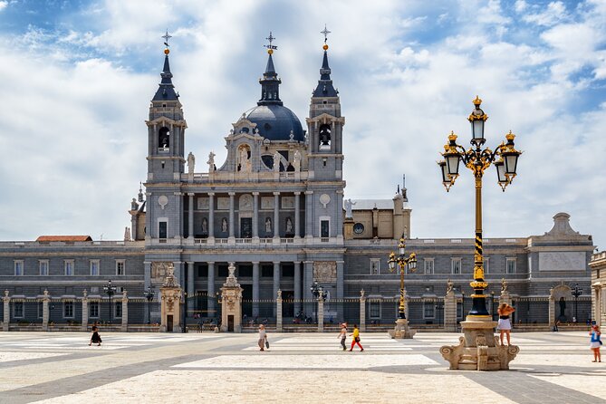 Madrid’s History, Bites & Sips – An Intimate Tour Since 2018 - Plaza de la Villa: Old Buildings with Political Footnotes