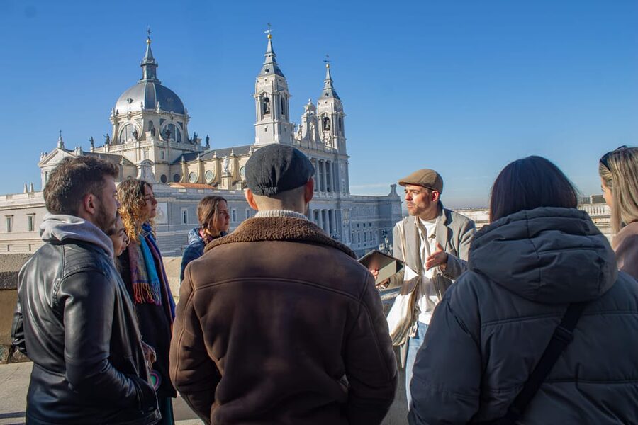 Madrid's Iconic Tapas, Taverns & History Experience - Royal Quarter Sights That Actually Feed the Story