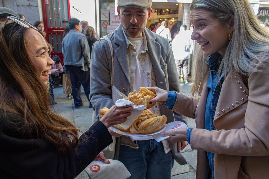 Madrid's Iconic Tapas, Taverns & History Experience - Las Letras Quarter: Where History and Literature Blend