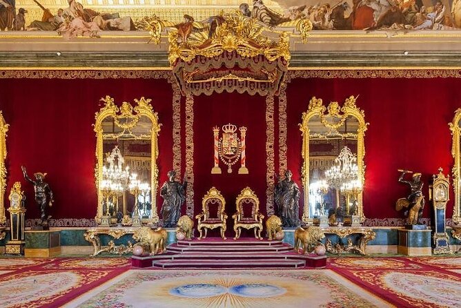 Madrid's Royal Palace & Prado Museum Private Walking Tour - Puerta del Sol: Madrid’s meeting point and radial road hub