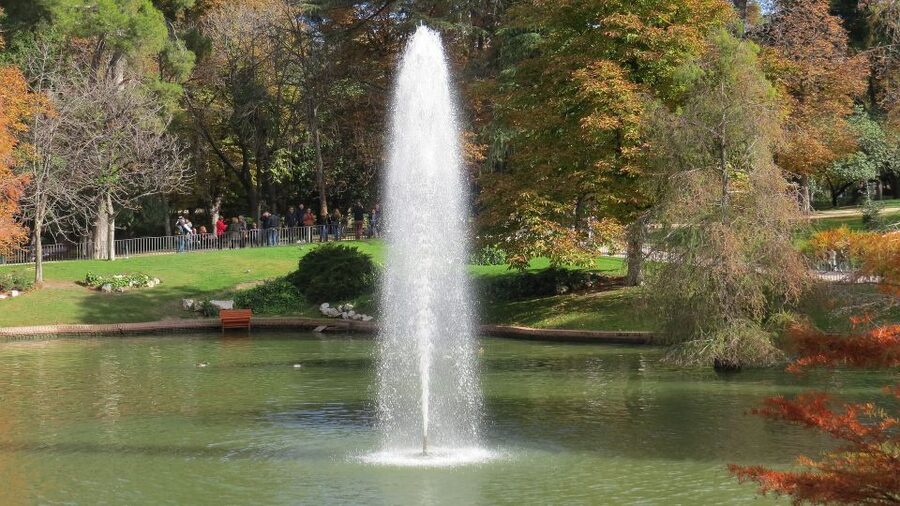 Madrid: Secrets of Retiro Park 2-Hour Walking Tour - Price and value: what $11 really buys in Retiro