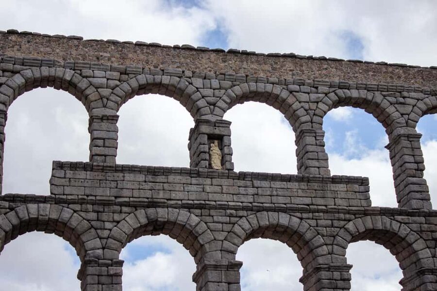 Madrid: Segovia, Ávila & Toledo Day Trip with Optional Lunch - Segovia: Mountain Views, the Alcázar Approach, and a Big Choice